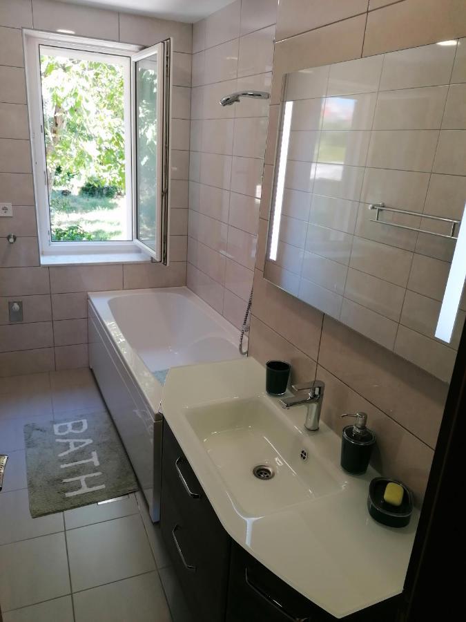 Apartment "B" 50 M From The Beach Zadar Exteriör bild